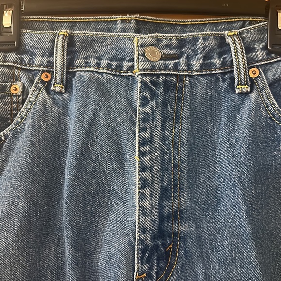Levi’s Men’s 505 Regular Fit Jeans Medium Wash Size W40 L29 - Picture 3 of 12